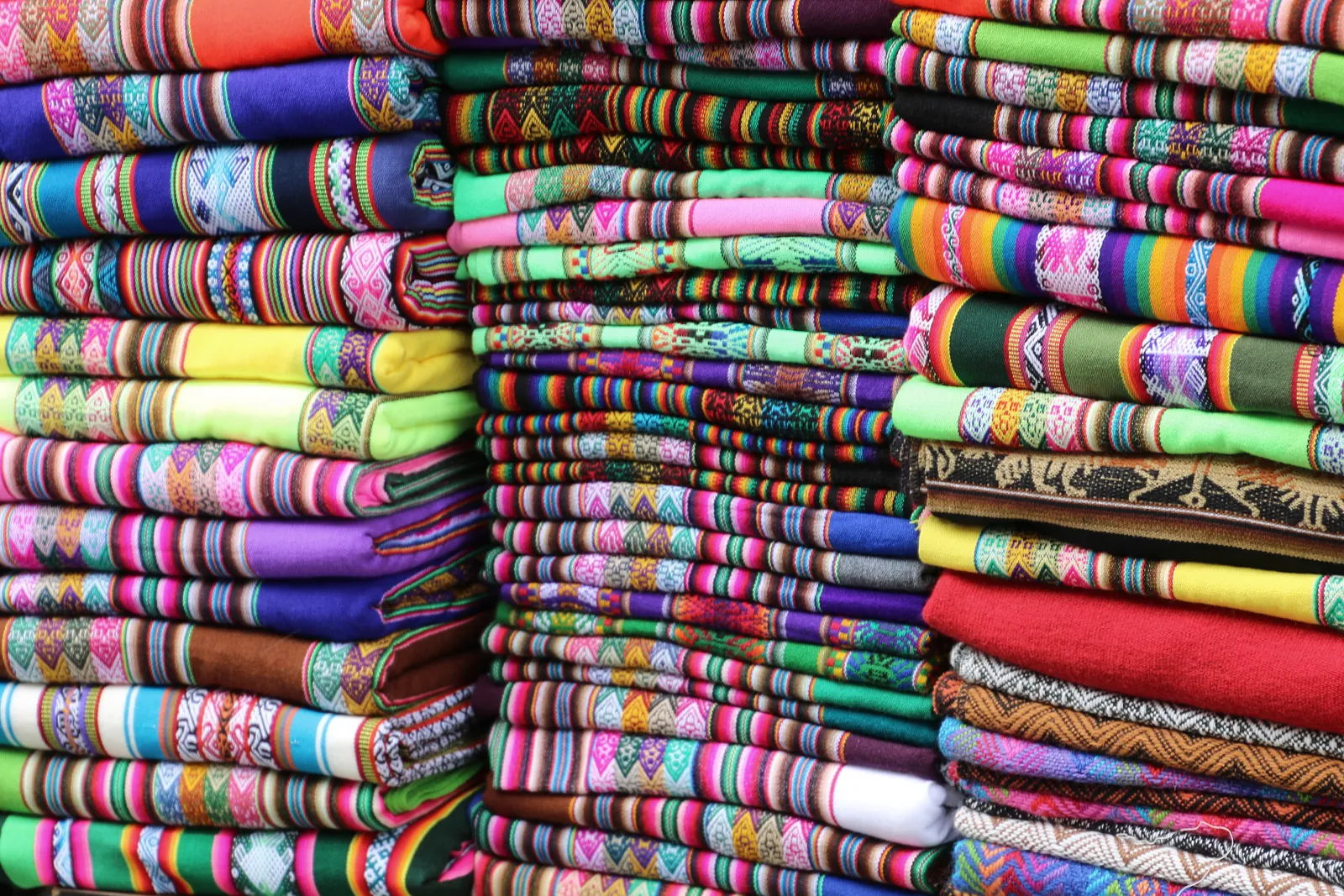 Tejidos andinos de colores