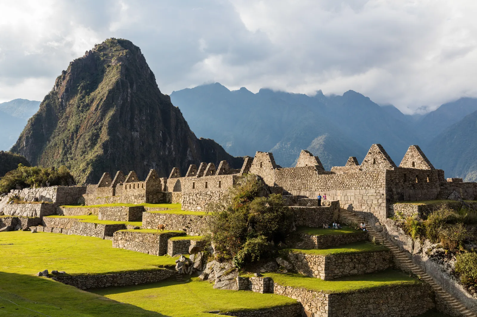Machu Picchu con el Huayna Picchu al fondo