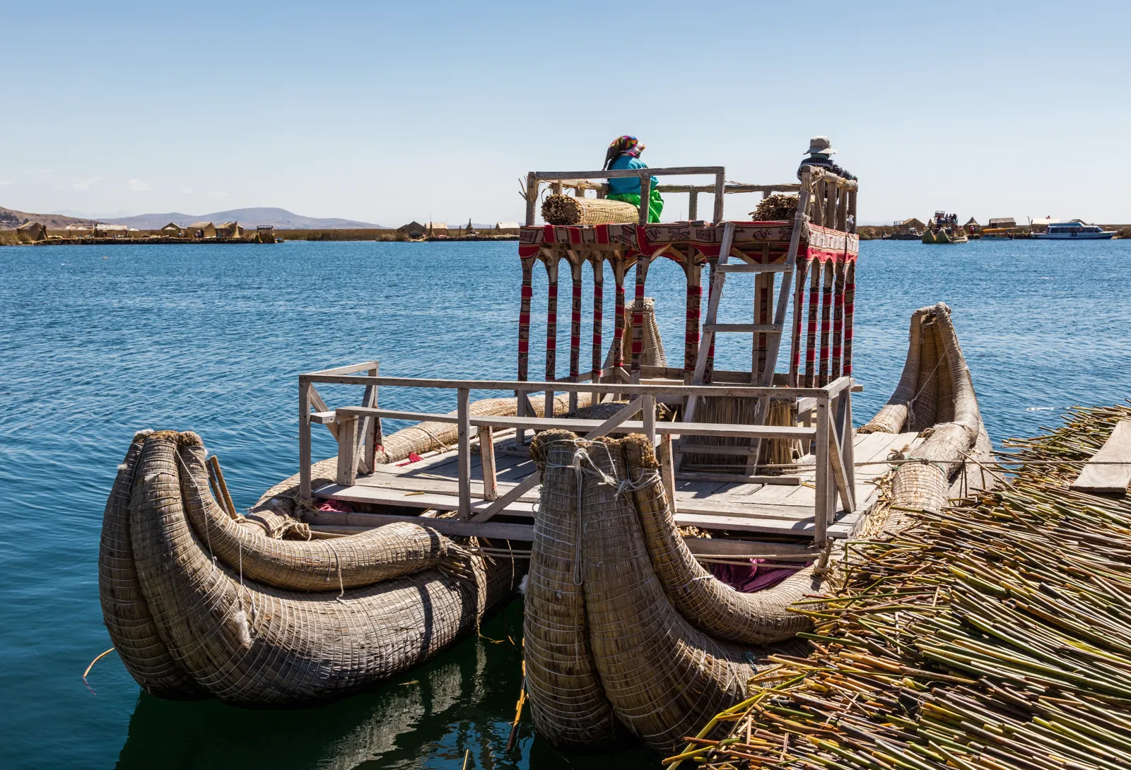 Balsa de totora en el lago Titicaca