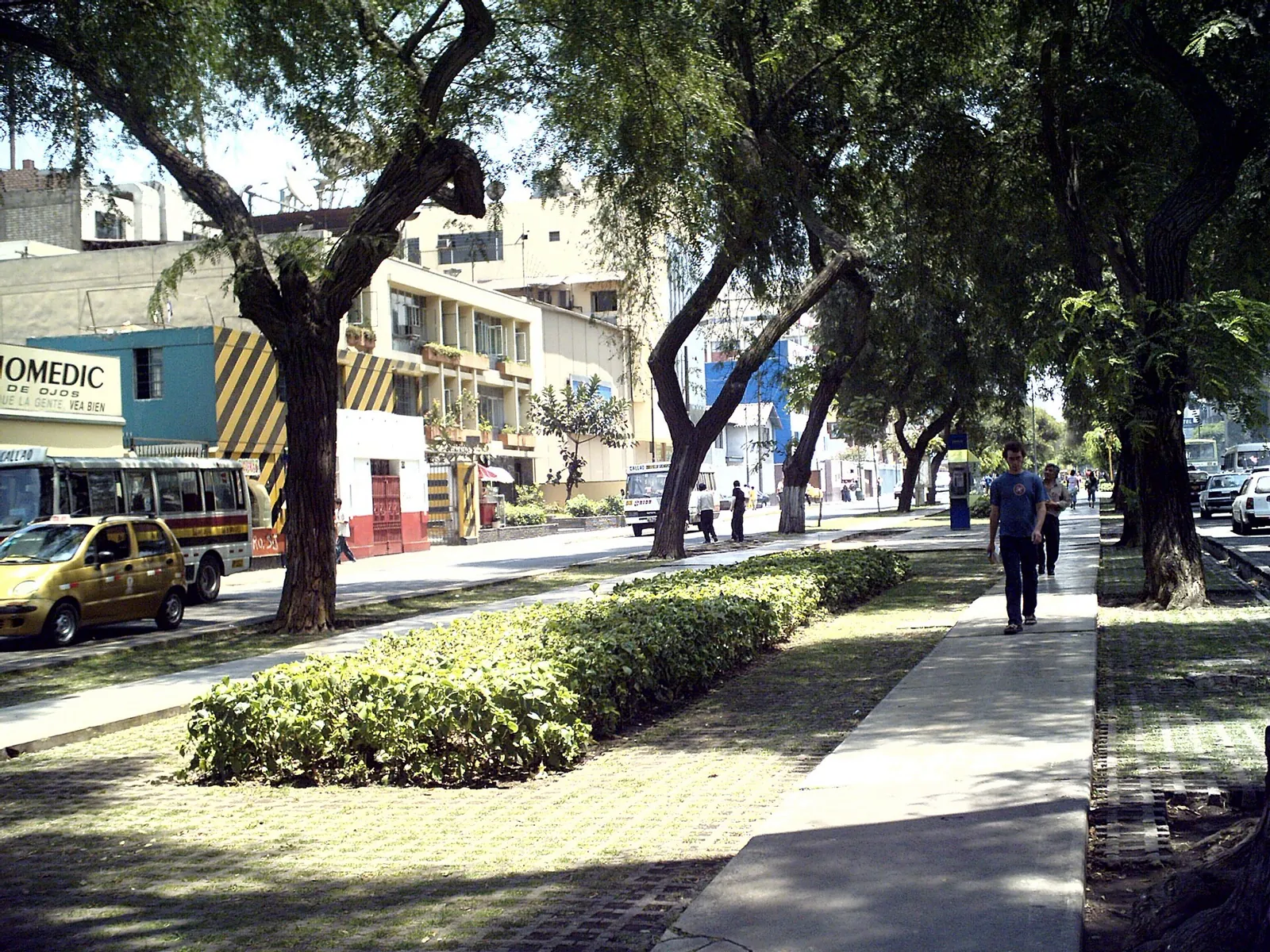 Avenida Arequipa, cerca de nuestra oficina de Lima Centro