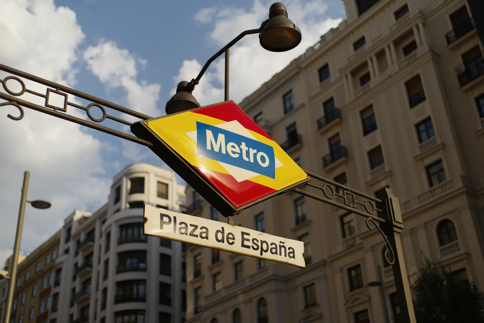 Boca de metro Plaza de España en Madrid