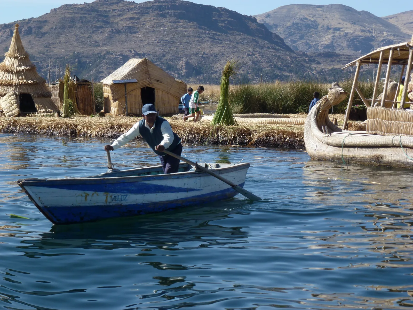 Isla de los Uros en el lago Titicaca